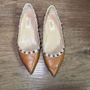 Tan Valentino Garavani